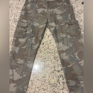 Wrangler Regular Taper Camo Cargo Pants size 38 x 30